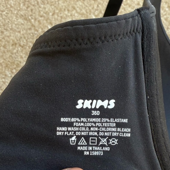 SKIMS Black T Shirt Bra - Picture 3 of 7